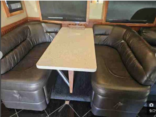 2016 Showhauler 2 Bath Cascadia Coach, 600HP, 13 Speed, 56K Miles, Available Today - Image 7
